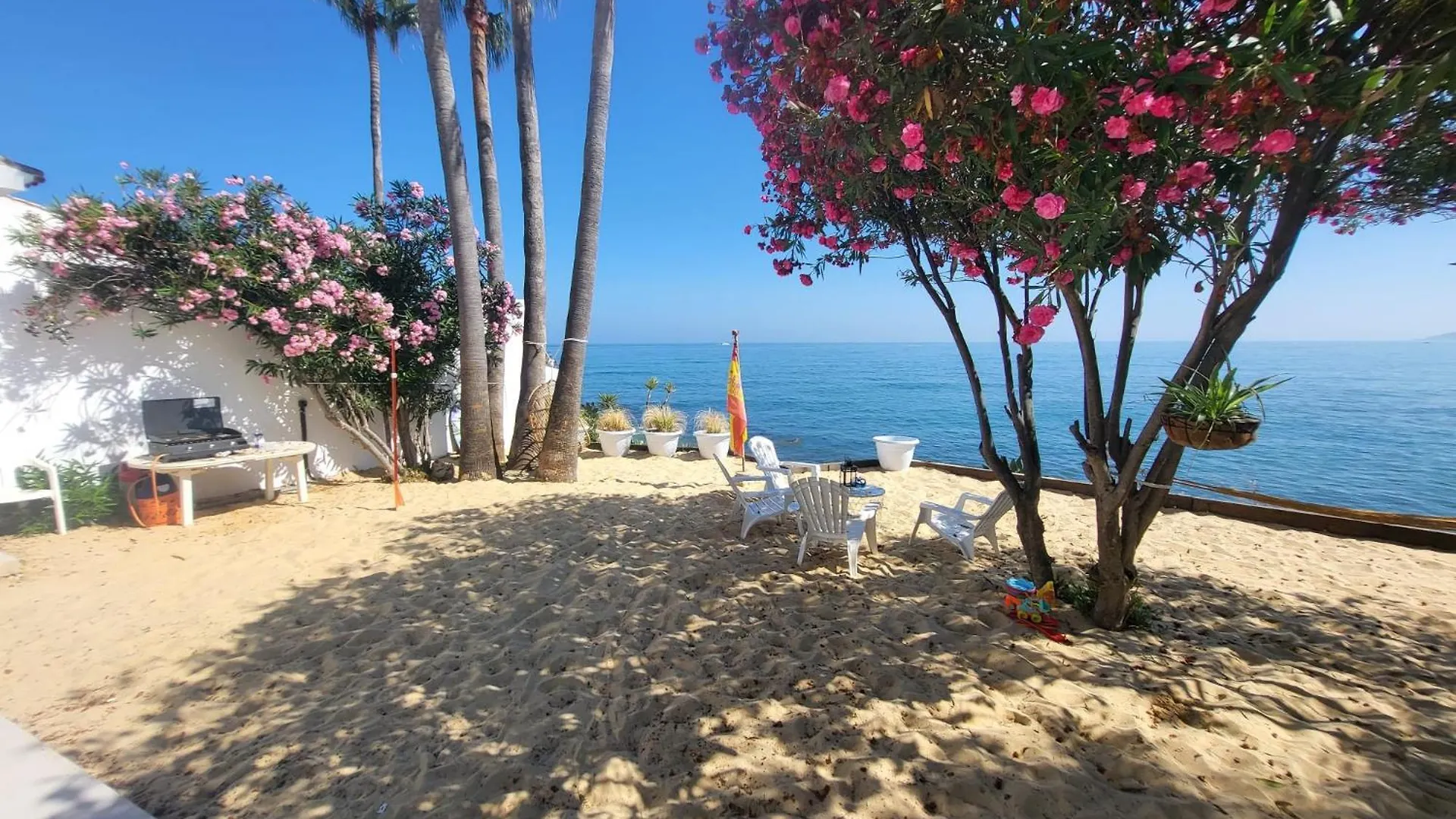 Beachfront Villa Estepona 0*,