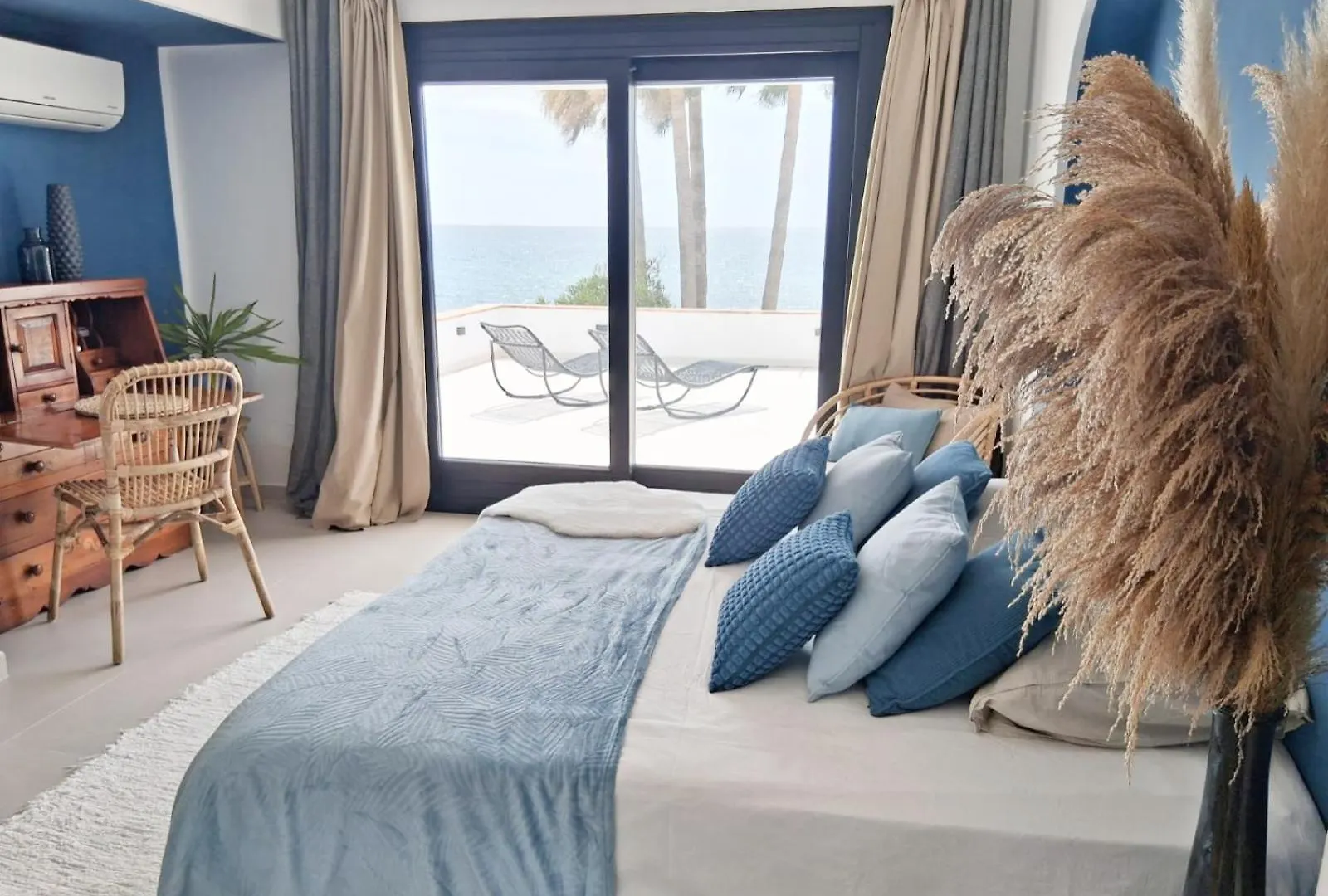 Beachfront Villa Estepona